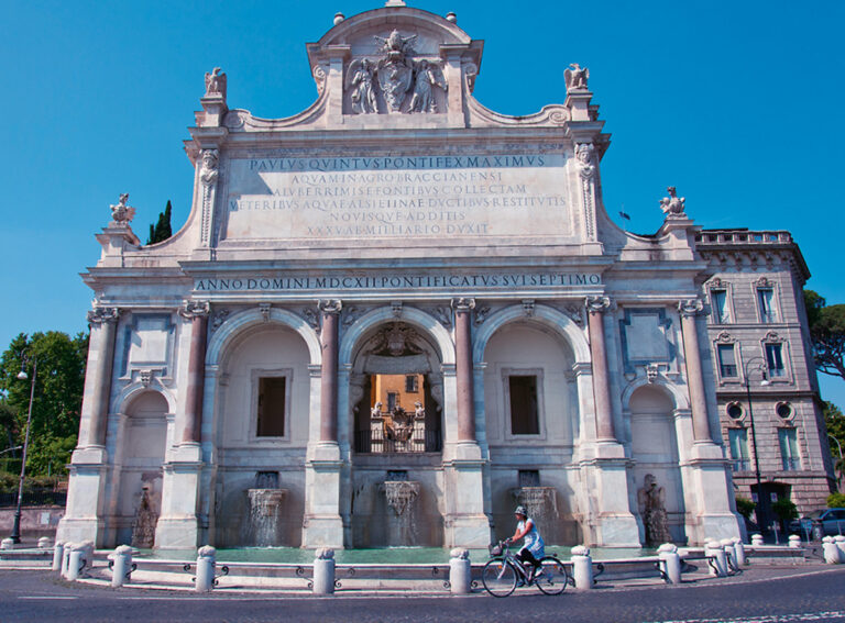 De Fontana dell'Acqua Paola is een populaire locatie voor trouwfoto’s.