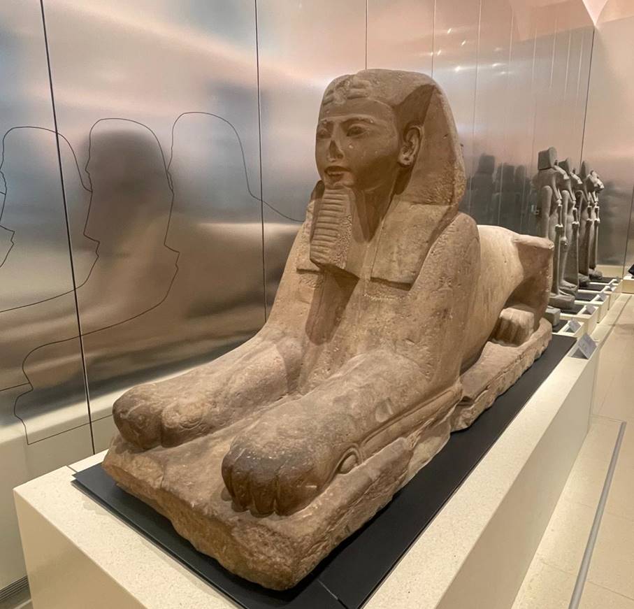 Afbeelding met museum, standbeeld, beeldhouwwerk, kunstDoor AI gegenereerde inhoud is mogelijk onjuist.