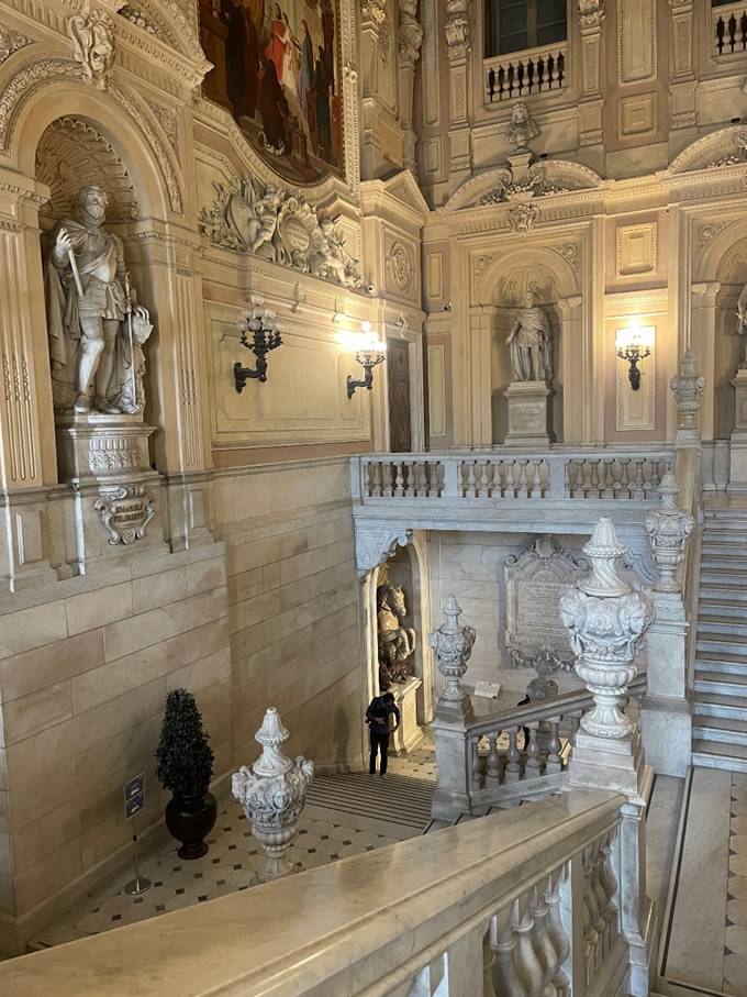 Afbeelding met gebouw, overdektDoor AI gegenereerde inhoud is mogelijk onjuist.